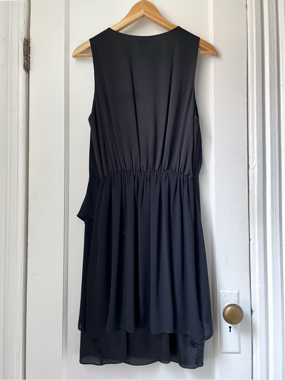 H&M Classic Black Sleeveless V-Neck Dress - Elegant Draped Detail - Picture 3 of 9